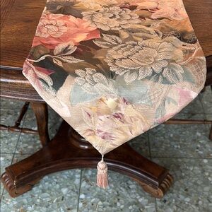 78” Jacquard Floral Table Runner